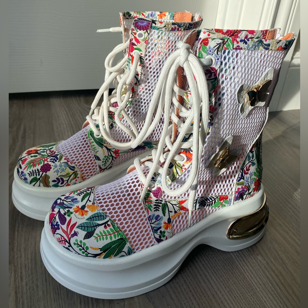 White booties - Picture 2 of 7